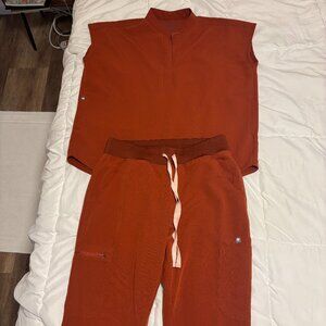 Figs Auburn Burnt Orange scrub set Rafaela top small/Kade Cargo pants med petite